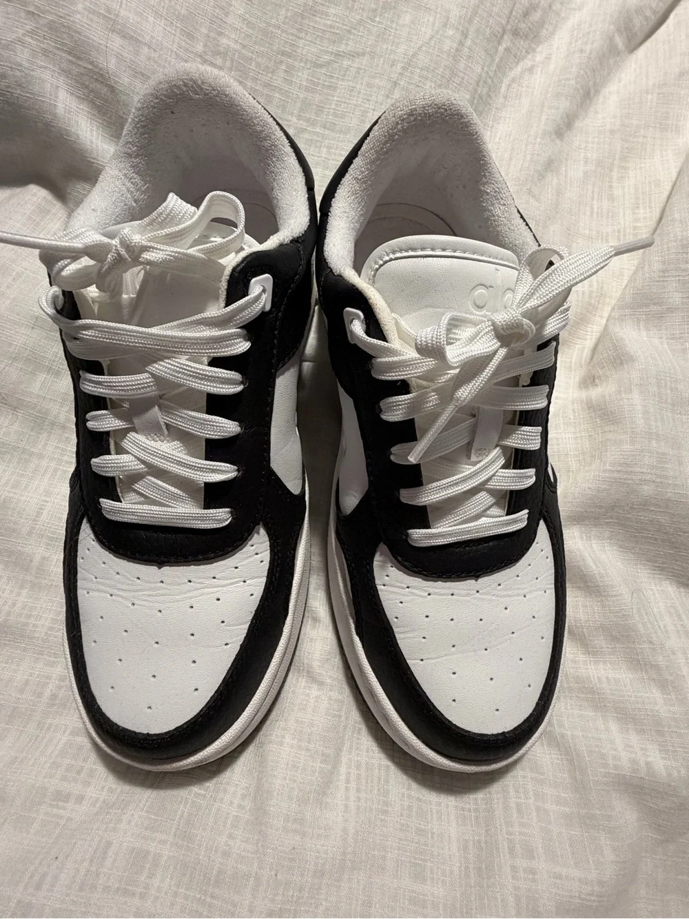 ALO Yoga Black and White Low-Top Sneakers